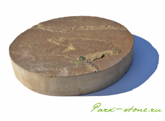 Круглая плитка из камня для пошаговых дорожек фото 